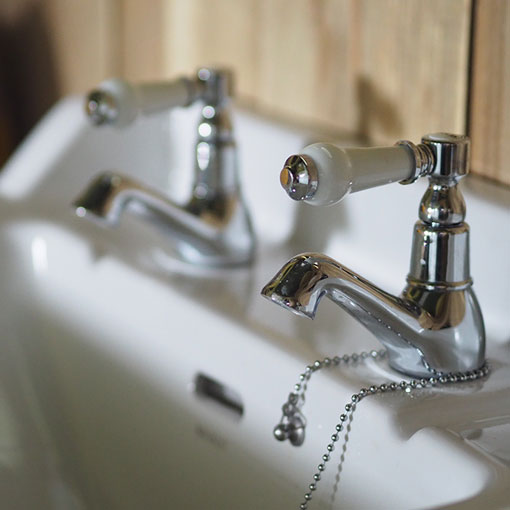 glamping holiday bathroom